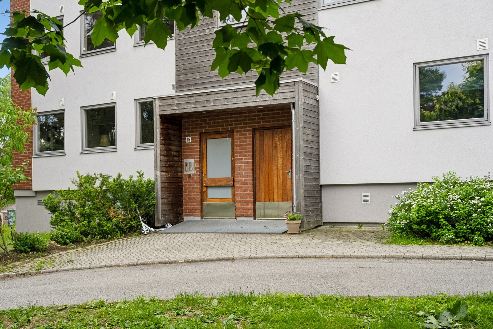 Fasade med inngangsparti Galleribilde