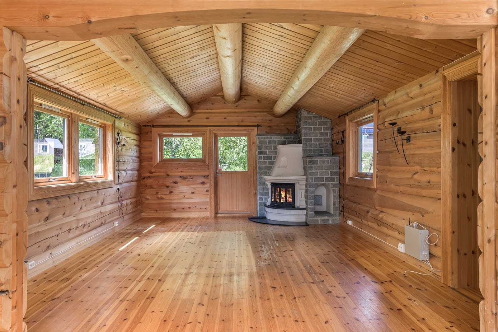 Adkomst til terrasseplatting fra stuen. Galleribilde