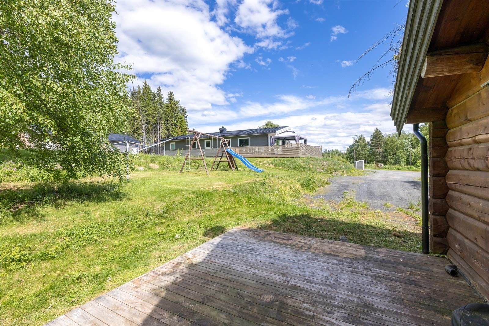 Terrasseplatting med fine solforhold. Galleribilde