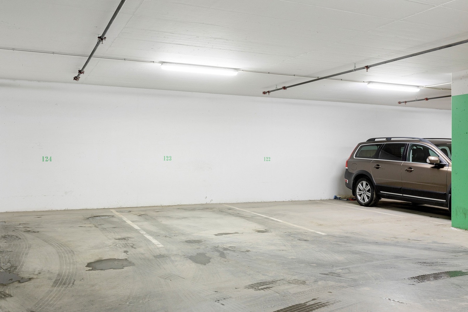 Medfølger fast p-plass i felles parkeringskjeller. Galleribilde