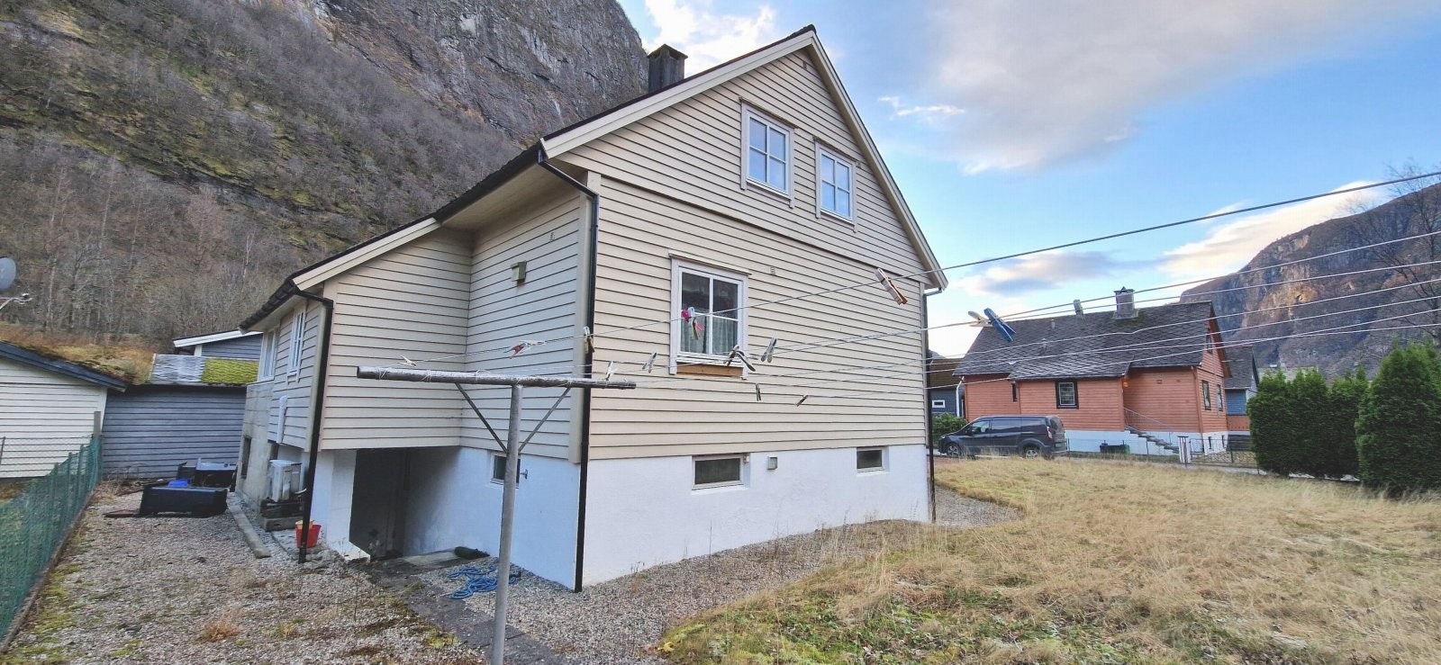 Fasade og hage Galleribilde