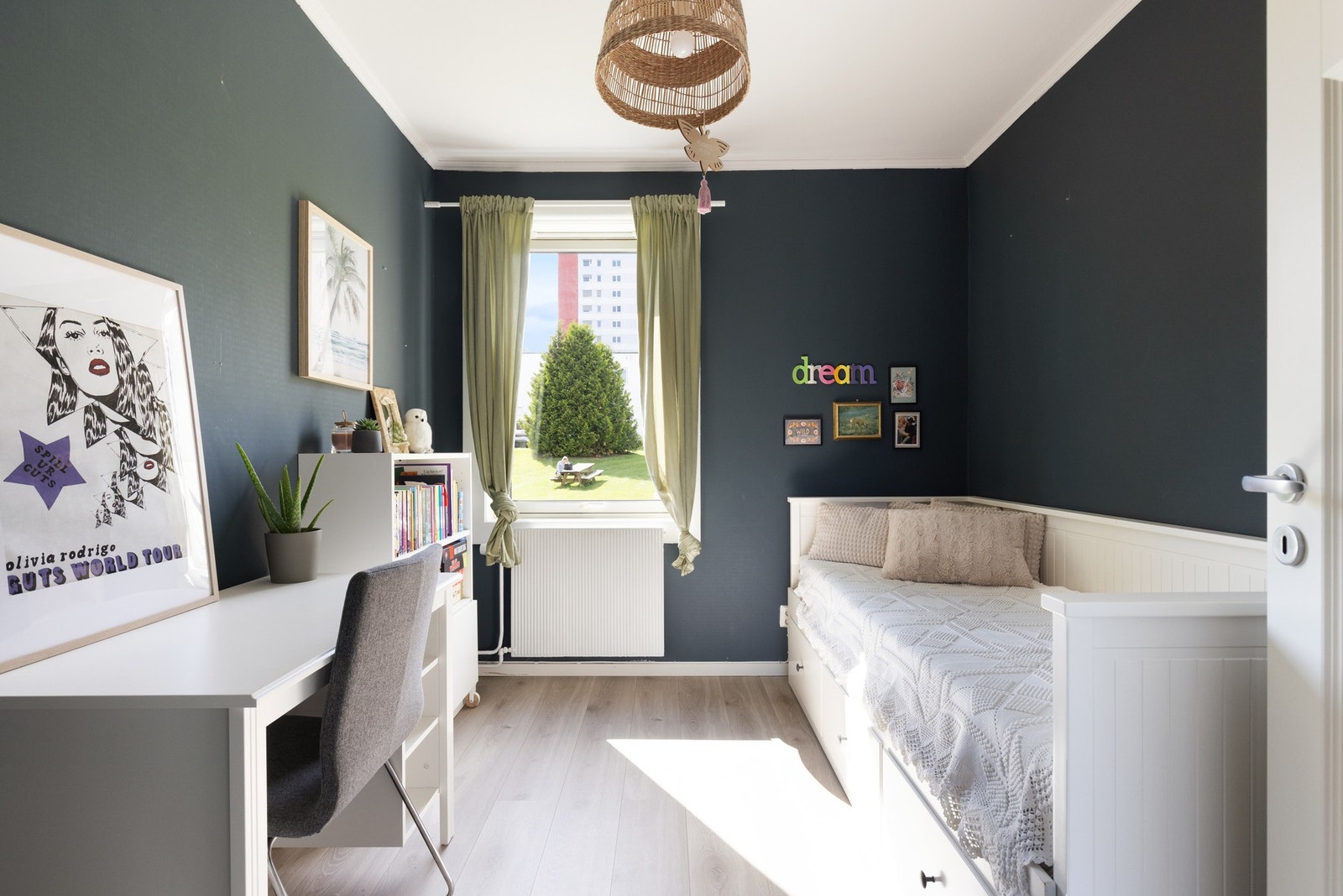 Rommene er perfekt som barnerom, garderobe, gjesterom og/eller kontor - alt etter ønske og behov. Galleribilde