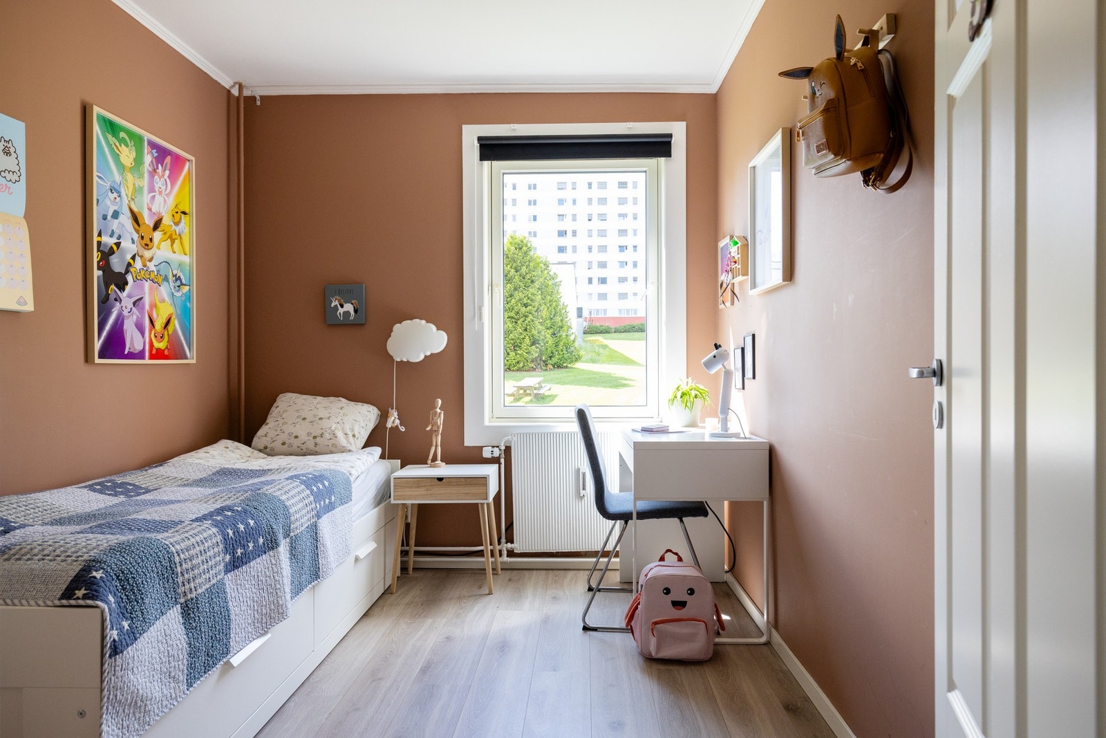 De to andre soverommene har plass til seng, kontorpult, oppbevaringsmøblement mm. Galleribilde