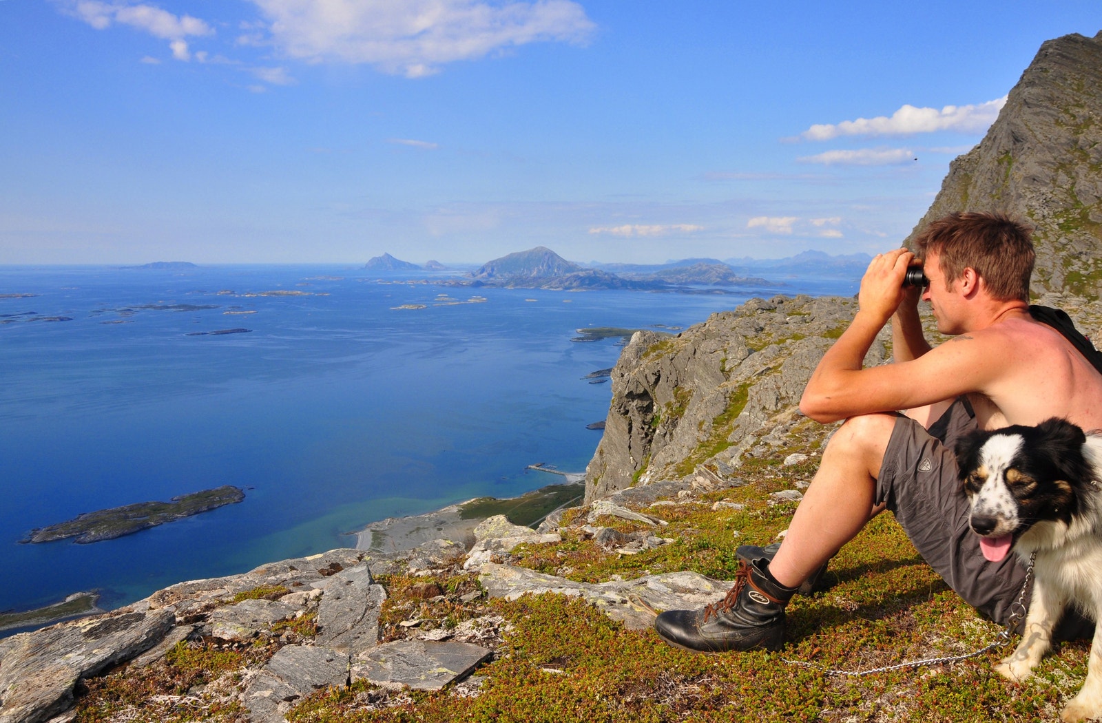 Dra ut på eventyr i det flotte landskapet på Helgelandskysten. Galleribilde