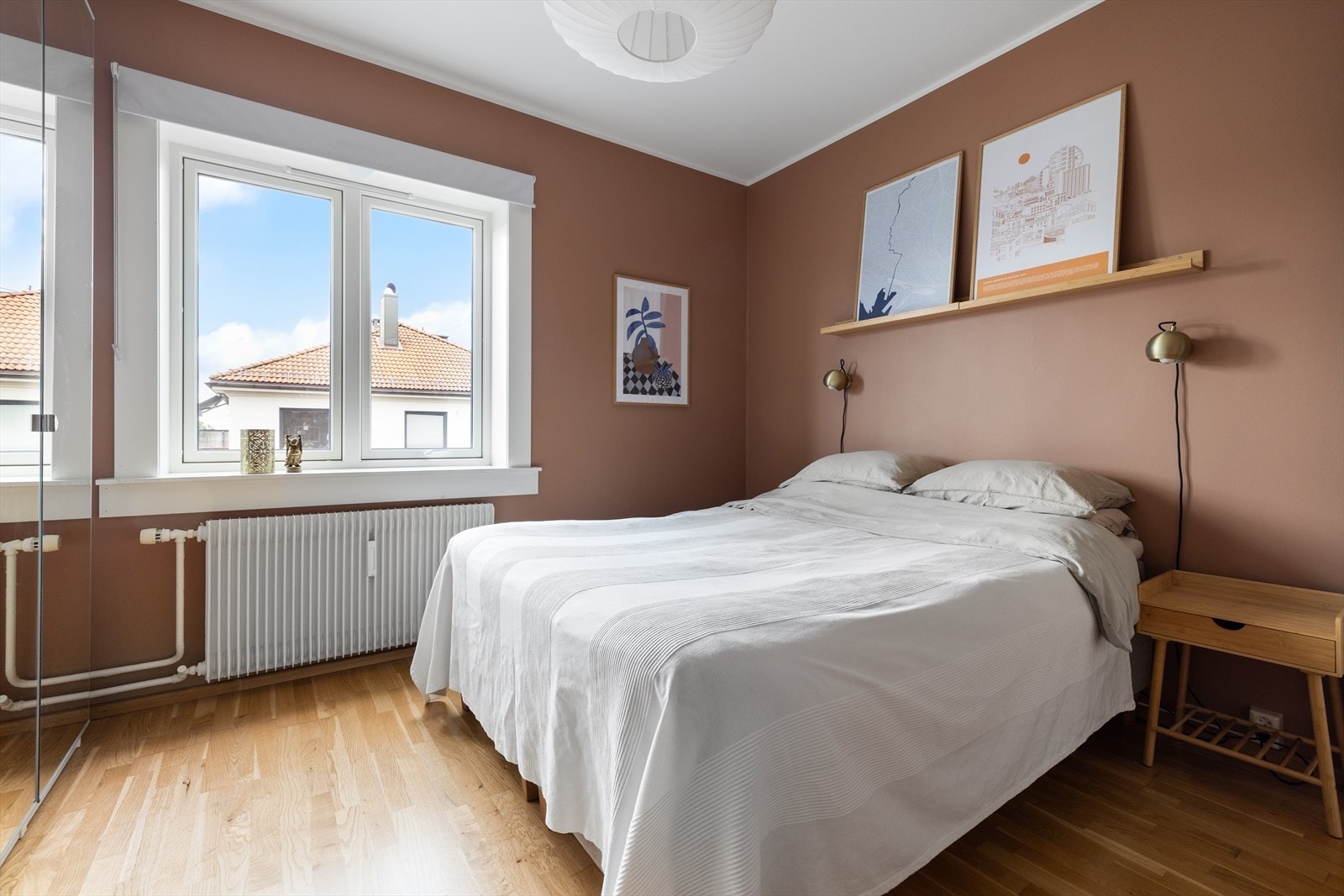 Store vindusflater sikrer godt med lys og luft Galleribilde