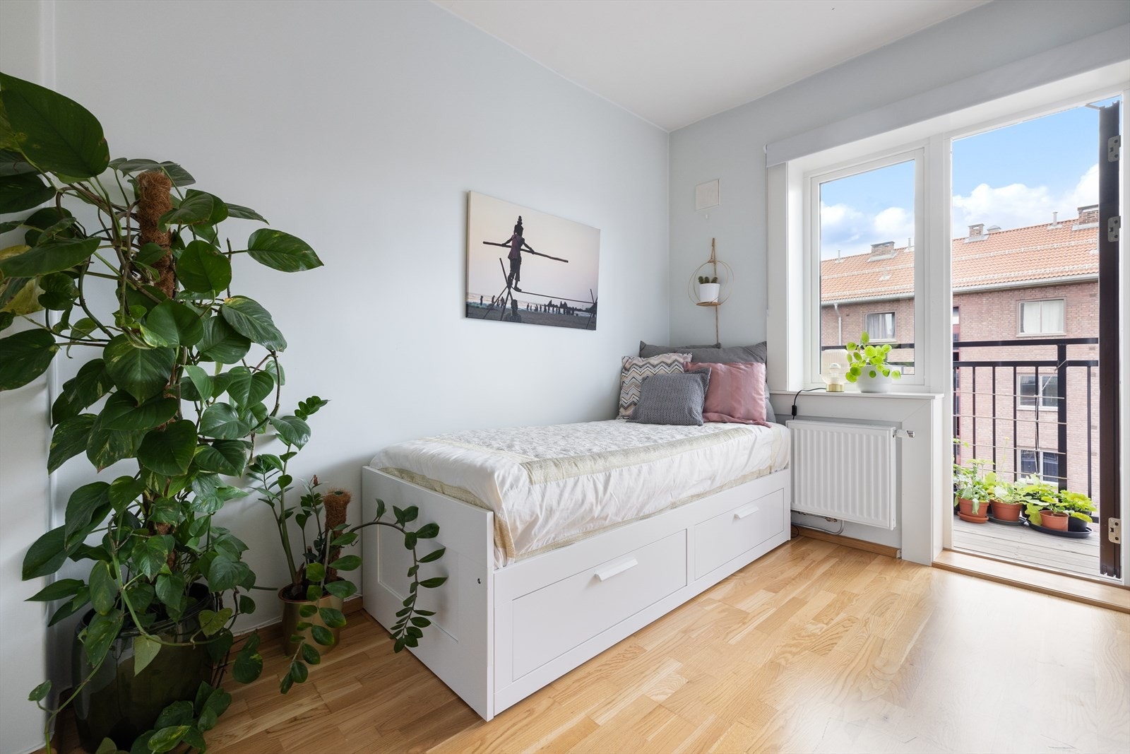 Soverom 2 passer godt som barnerom, gjesterom eller hjemmekontor Galleribilde