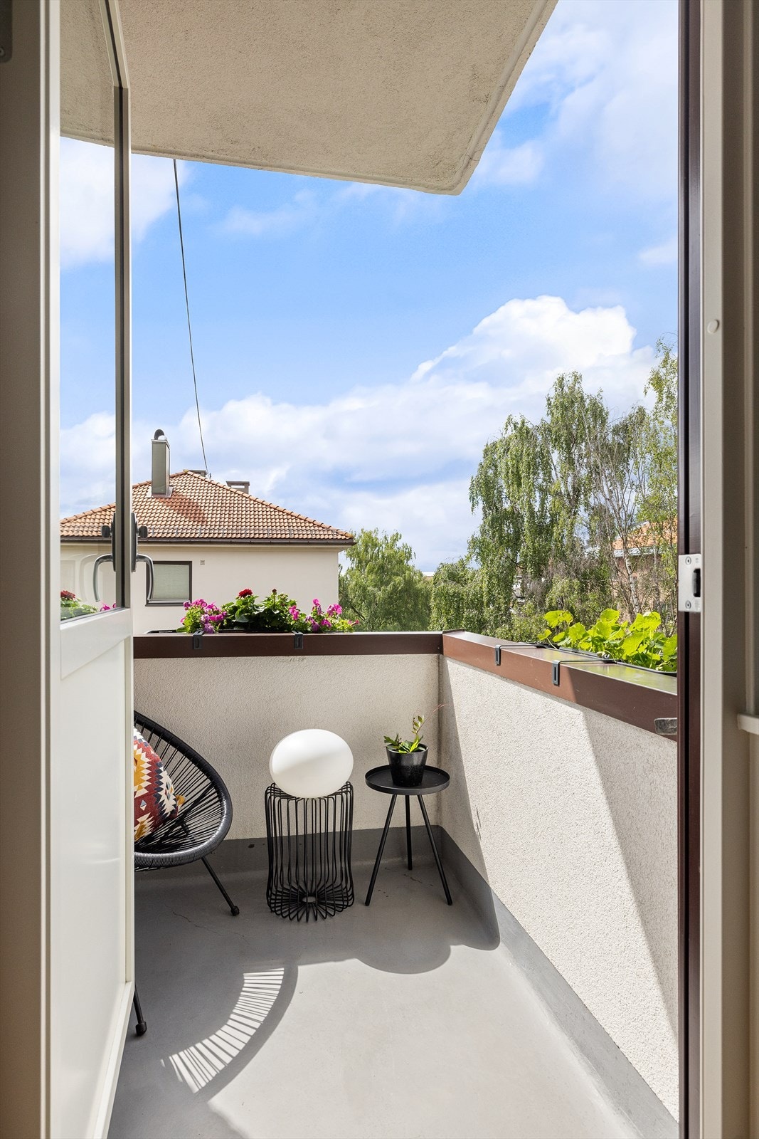 Gode solforhold og fritt utsyn nedover Gjøvikgata Galleribilde