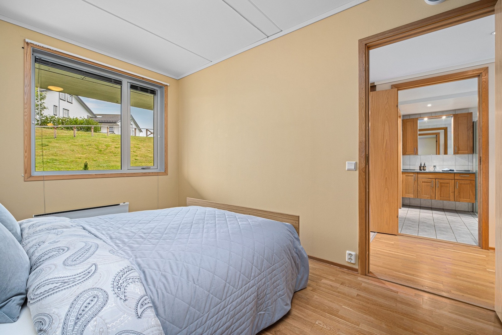 Hovedsoverom sett mot baderom. Galleribilde