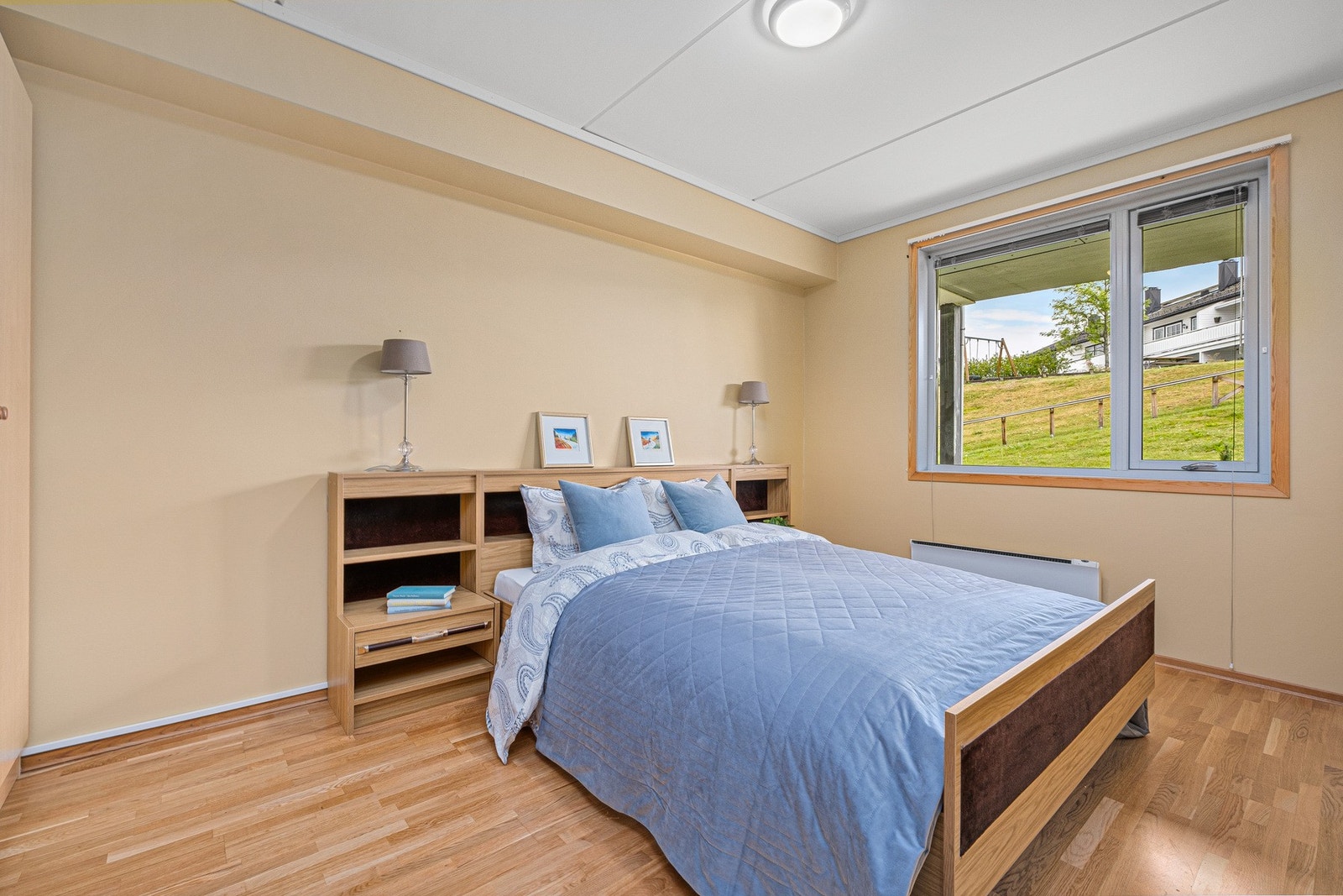 Soverommet er på 13,2 kvm og har god plass til dobbeltseng samt tilhørende møblement. Galleribilde