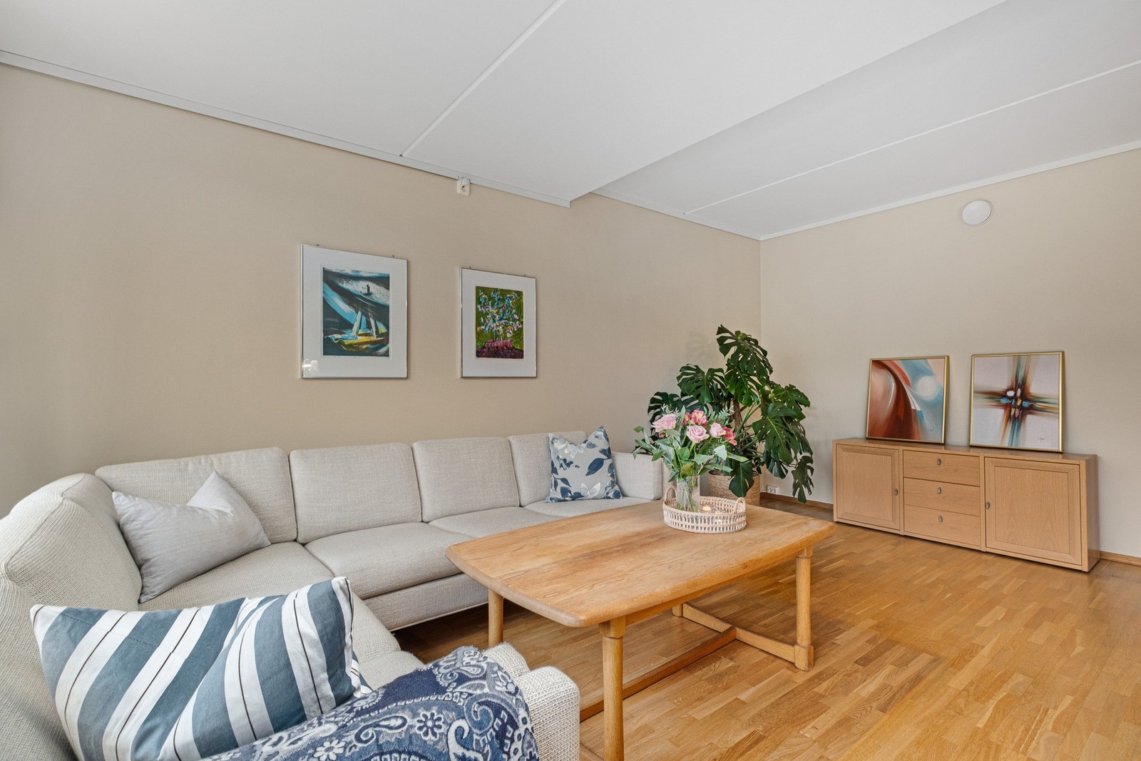 Stuen har en god planløsning som gjør den lett å innrede. Galleribilde