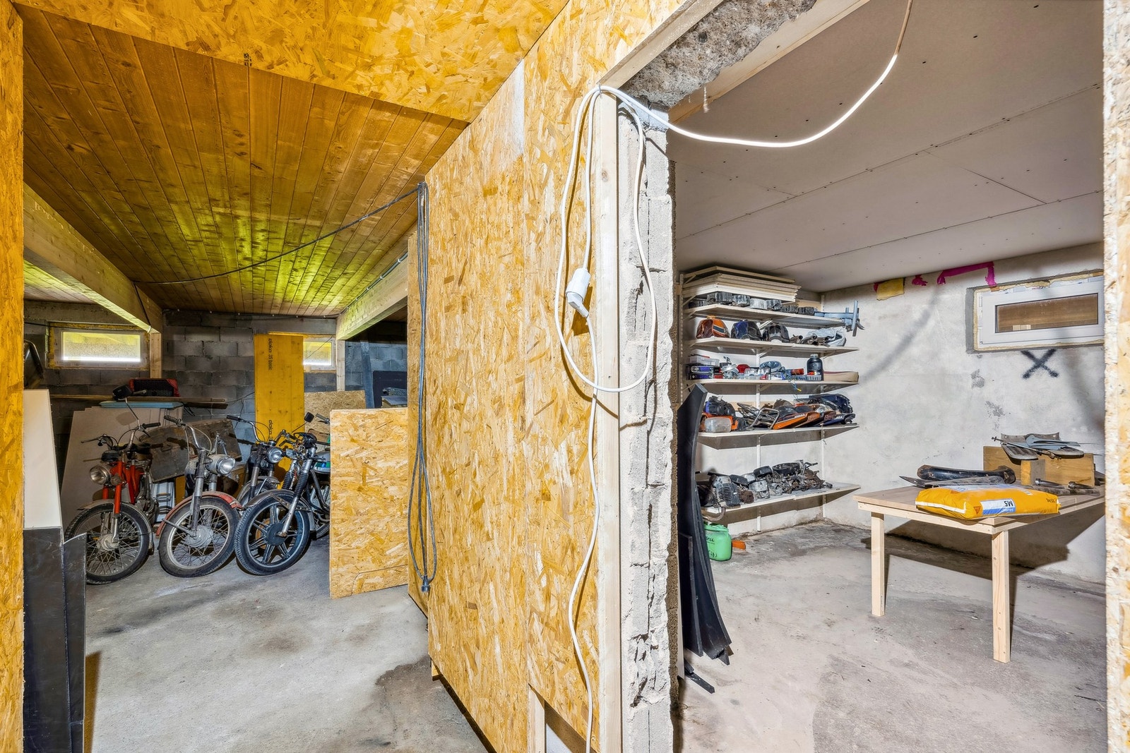 Full kjeller hvor det er rikelig med oppbevaringsplass Galleribilde