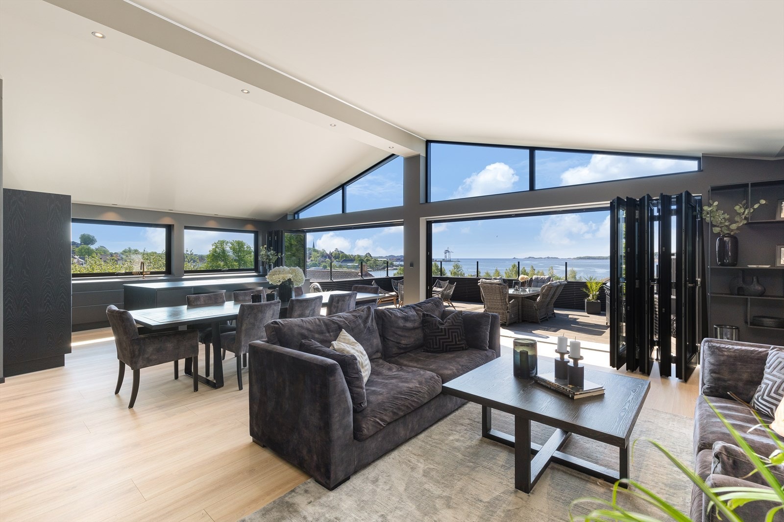 Store foldedører. Galleribilde