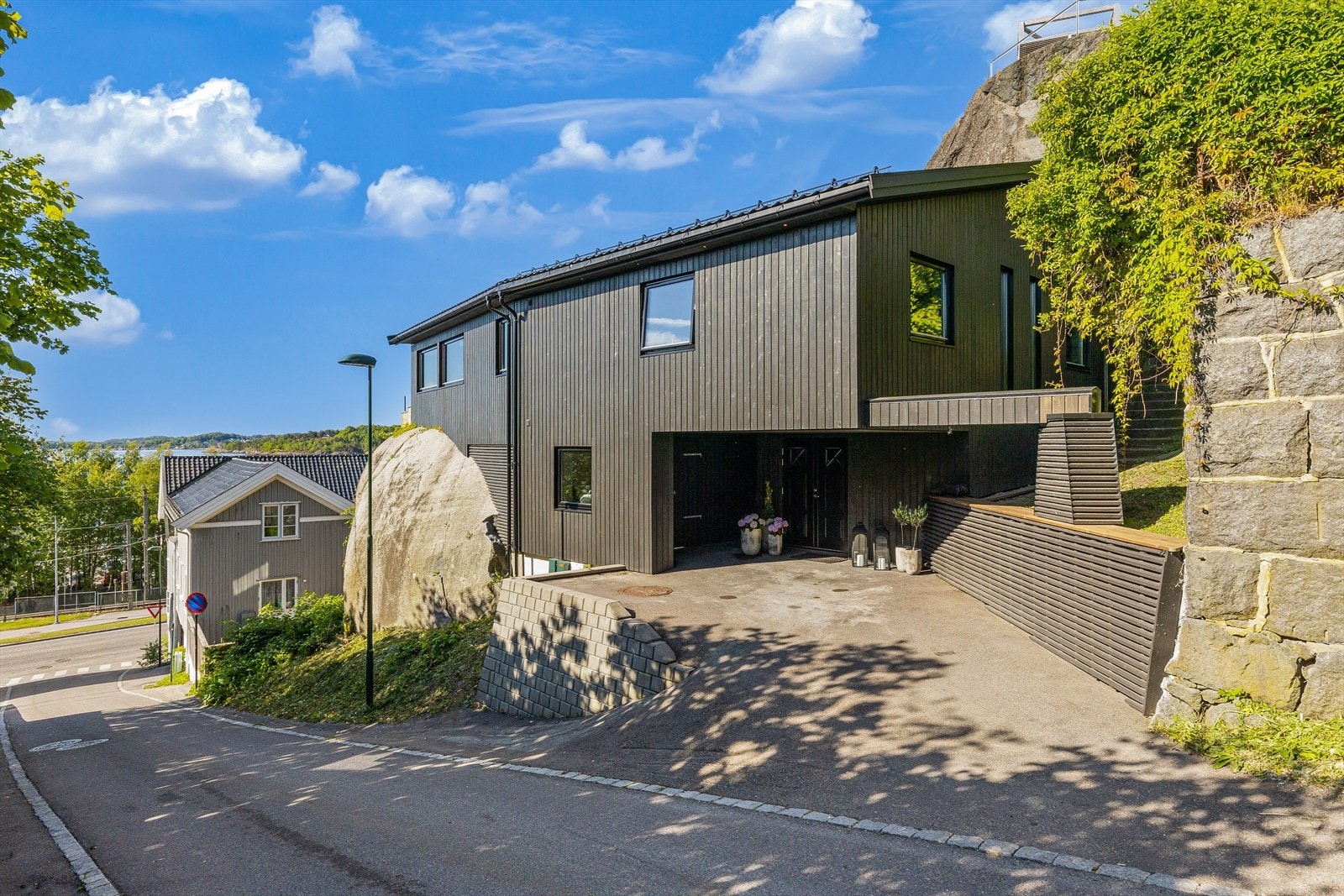 Parkering på tomten Galleribilde