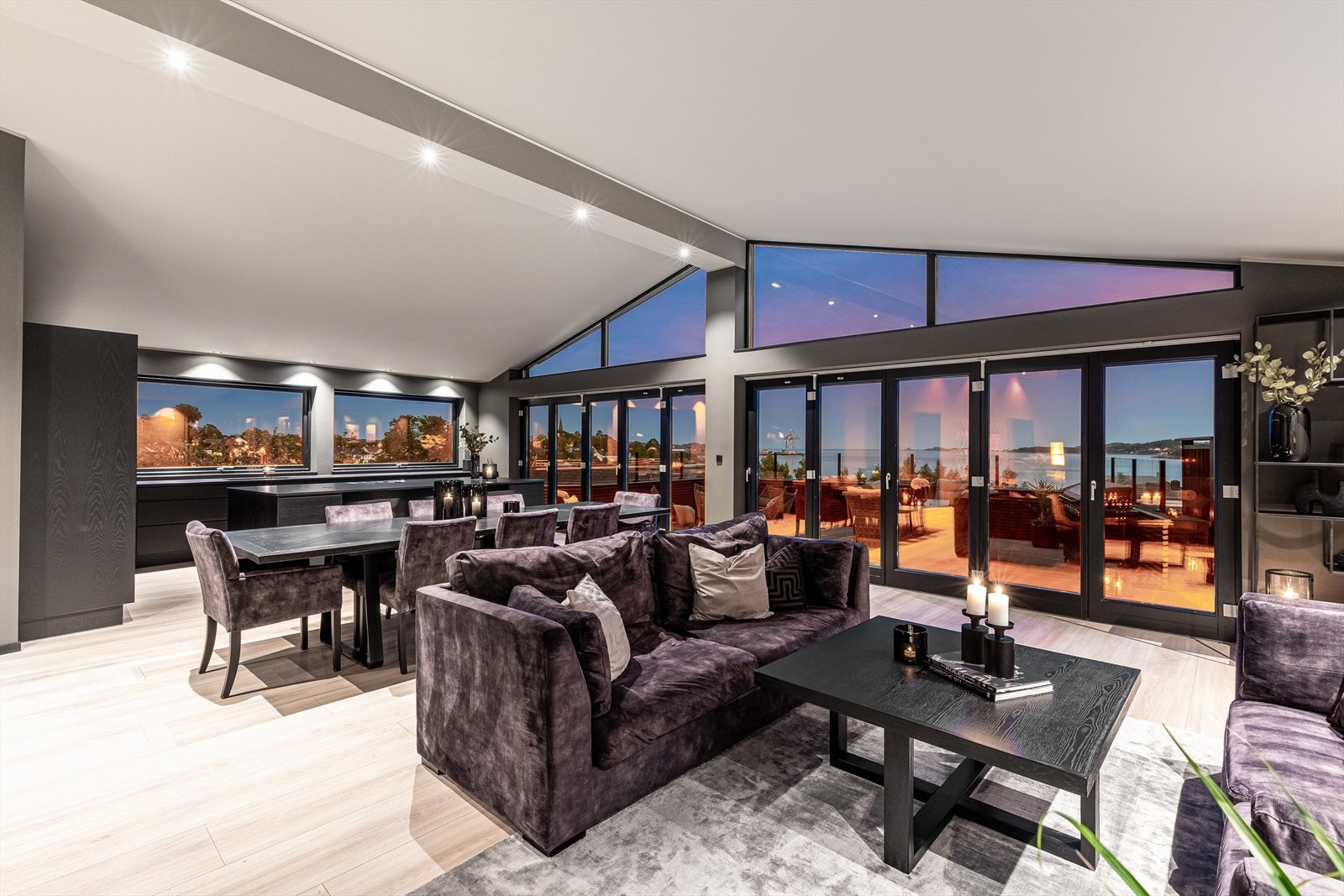 stue/kjøkken kveldstid Galleribilde