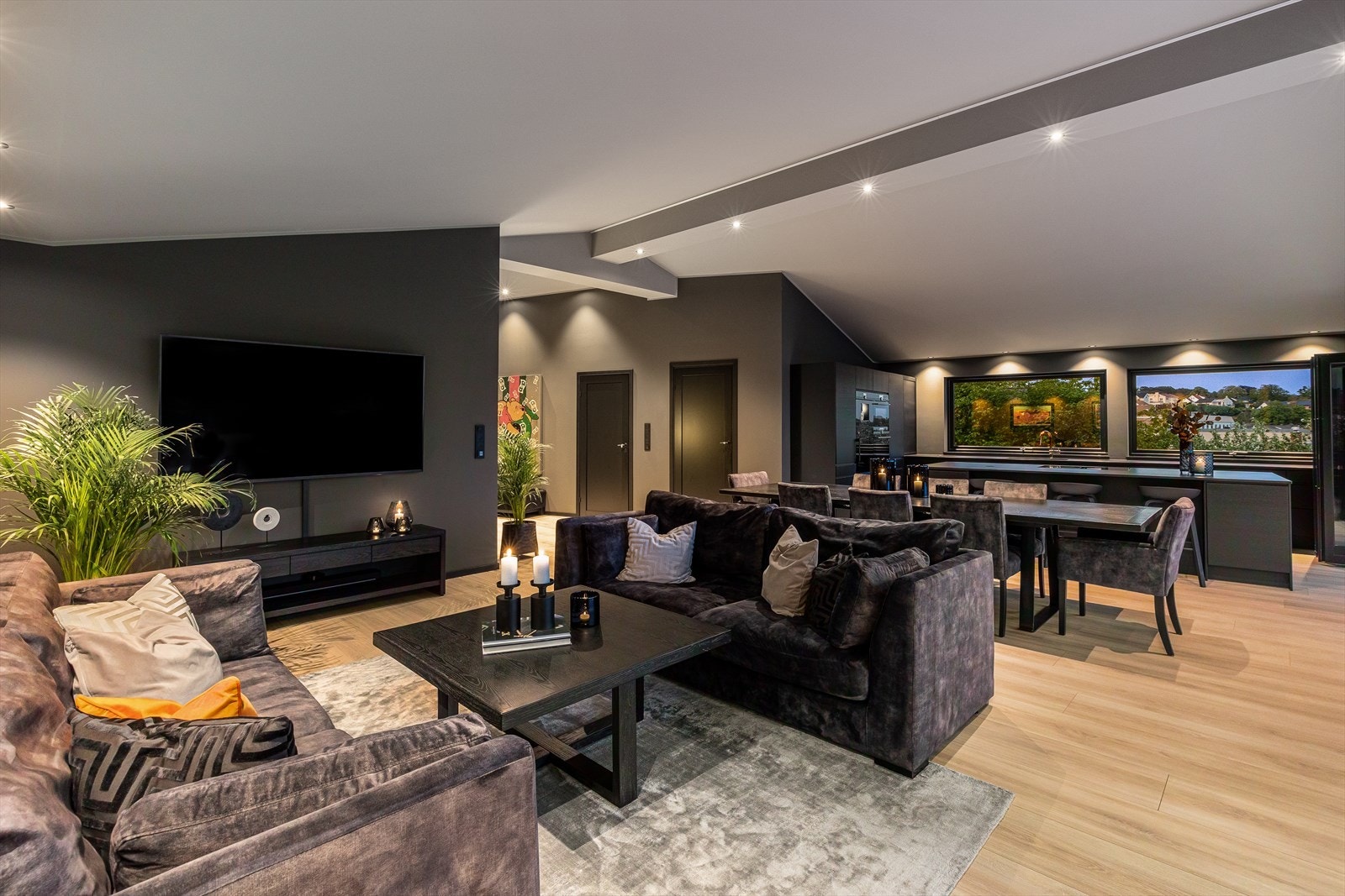 Stue/kjøkken kveldstid Galleribilde