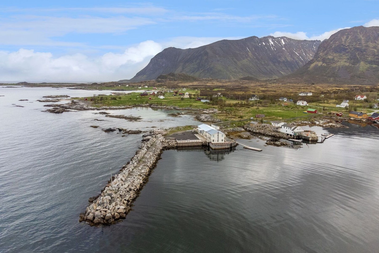 Velkommen til Sandveien 56 C - Presentert av Eiendomsmegler 1 Lofoten. Galleribilde