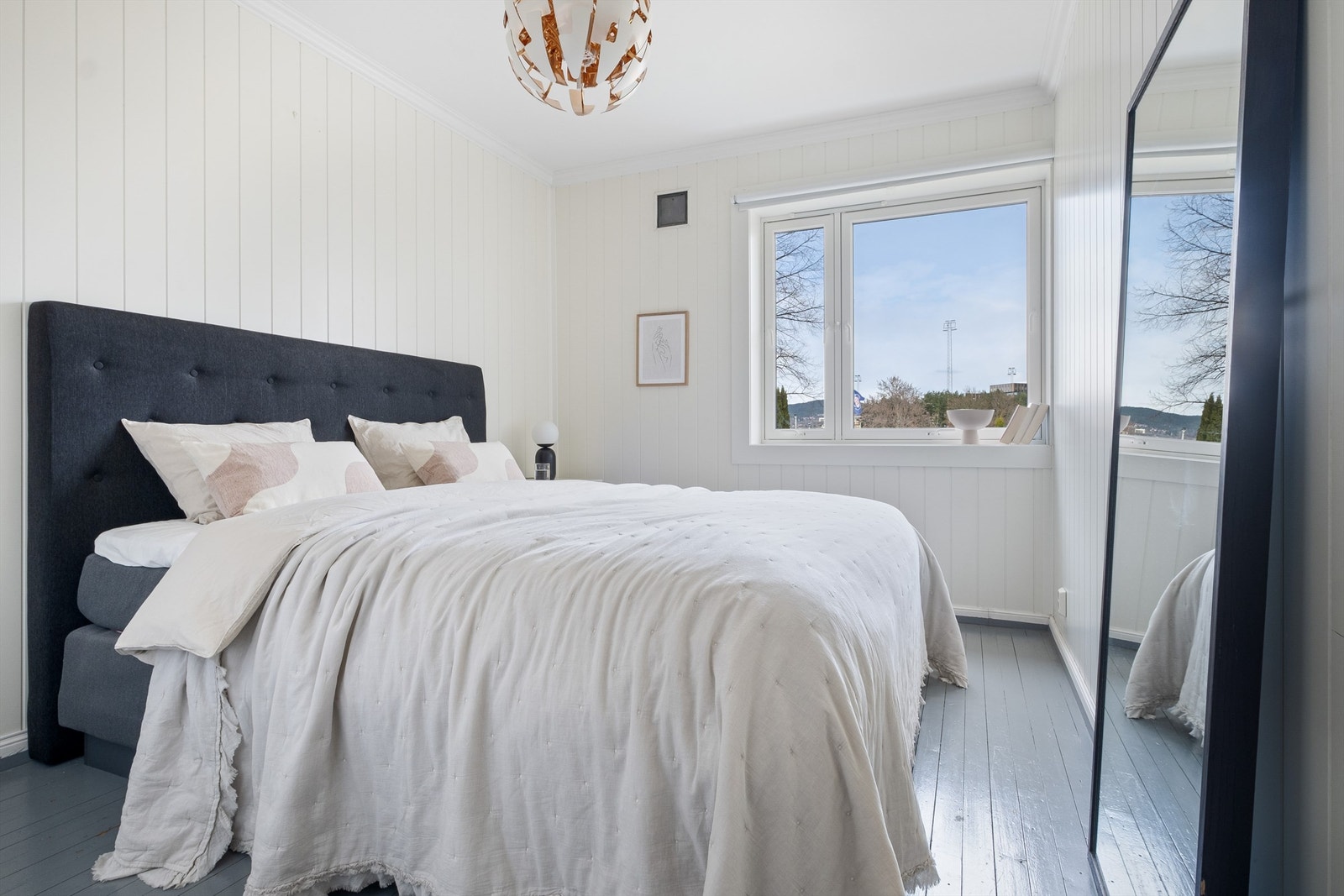 Leiligheten innehar to soverom som ligger vegg i vegg. Galleribilde