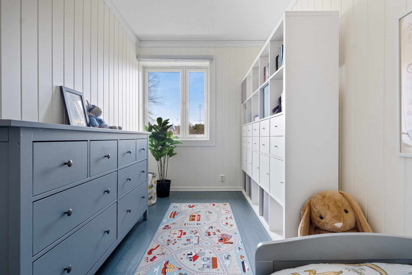 Det minste soverommet passer utmerket som et barnerom, gjesterom eller kontor - alt etter eget ønske! Galleribilde