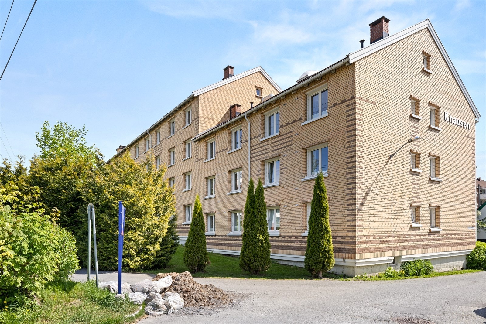 Lokalene i Radarveien 69 kan leies av alle beboerne i Knausen. Lokalene egner seg til alle typer selskaper og er godt utrustet til 40 personer. Galleribilde