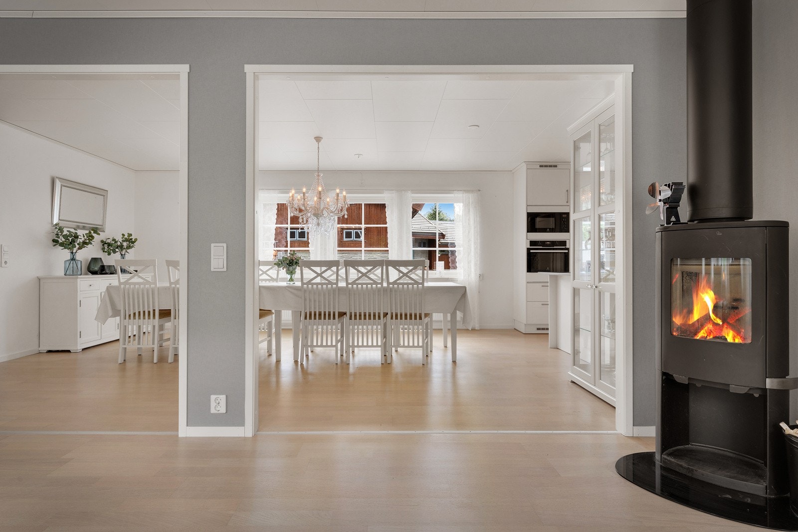 En flott enebolig med gjennomgående god standard. Galleribilde