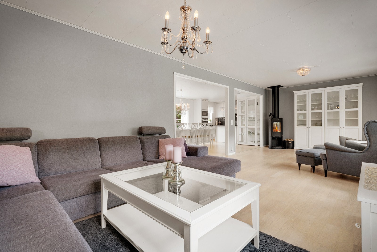 Utformingen gjør at det er mulig å innrede i forskjellige soner. Galleribilde