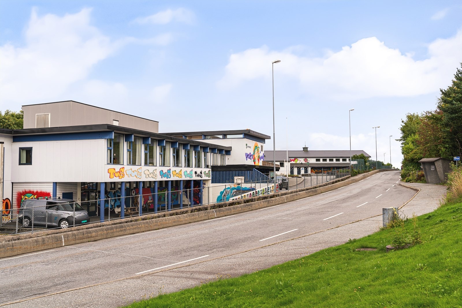 ..Kun noen minutters gange til Hop barneskole og Ask barnehage. Galleribilde