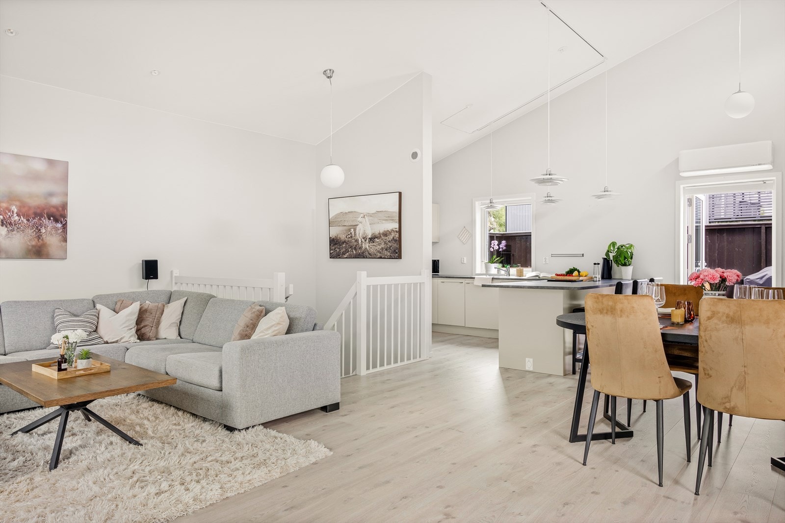 Delvis åpen løsning mot det store kjøkkenet. Galleribilde