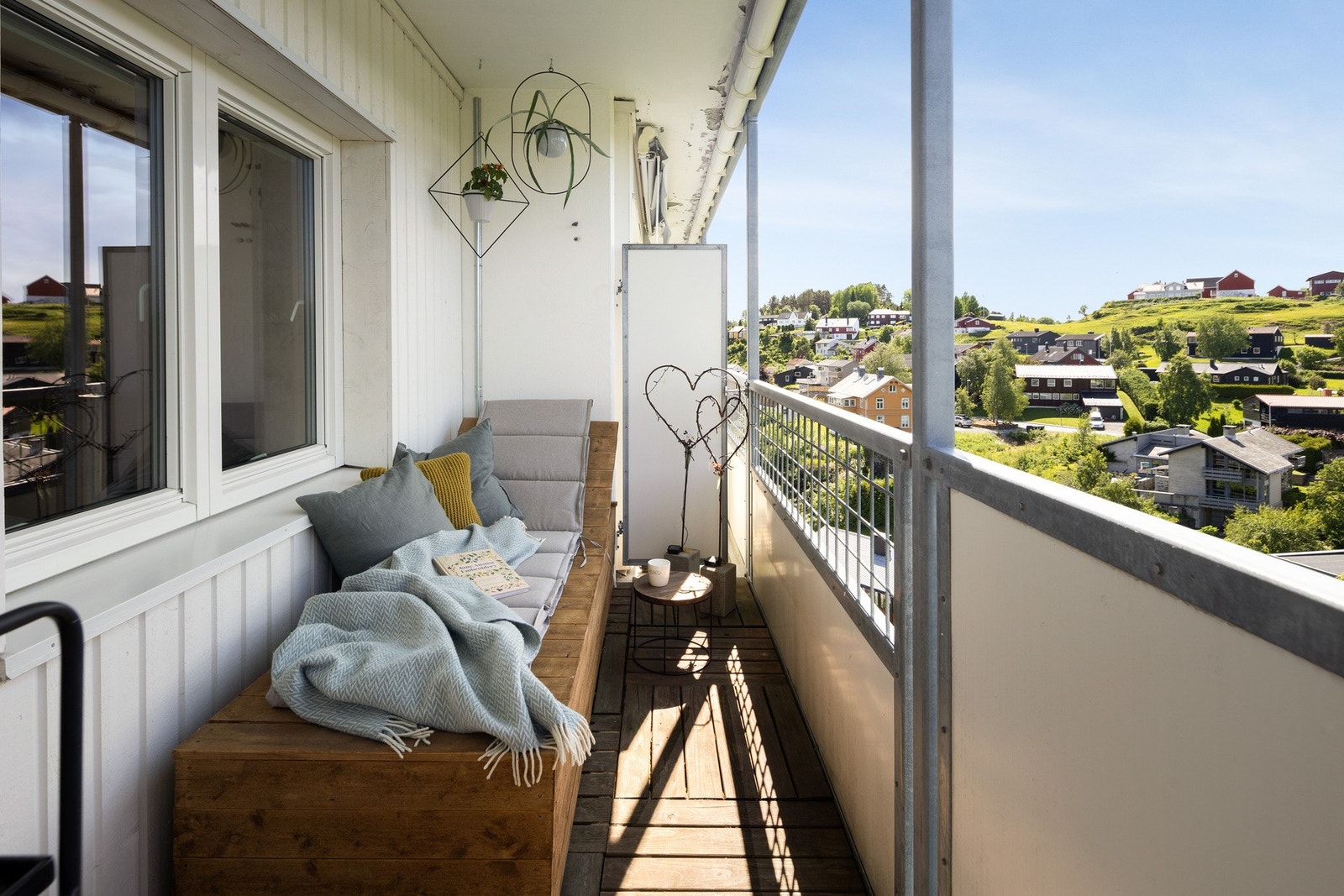 Plass til sittegruppe på balkongen. Galleribilde