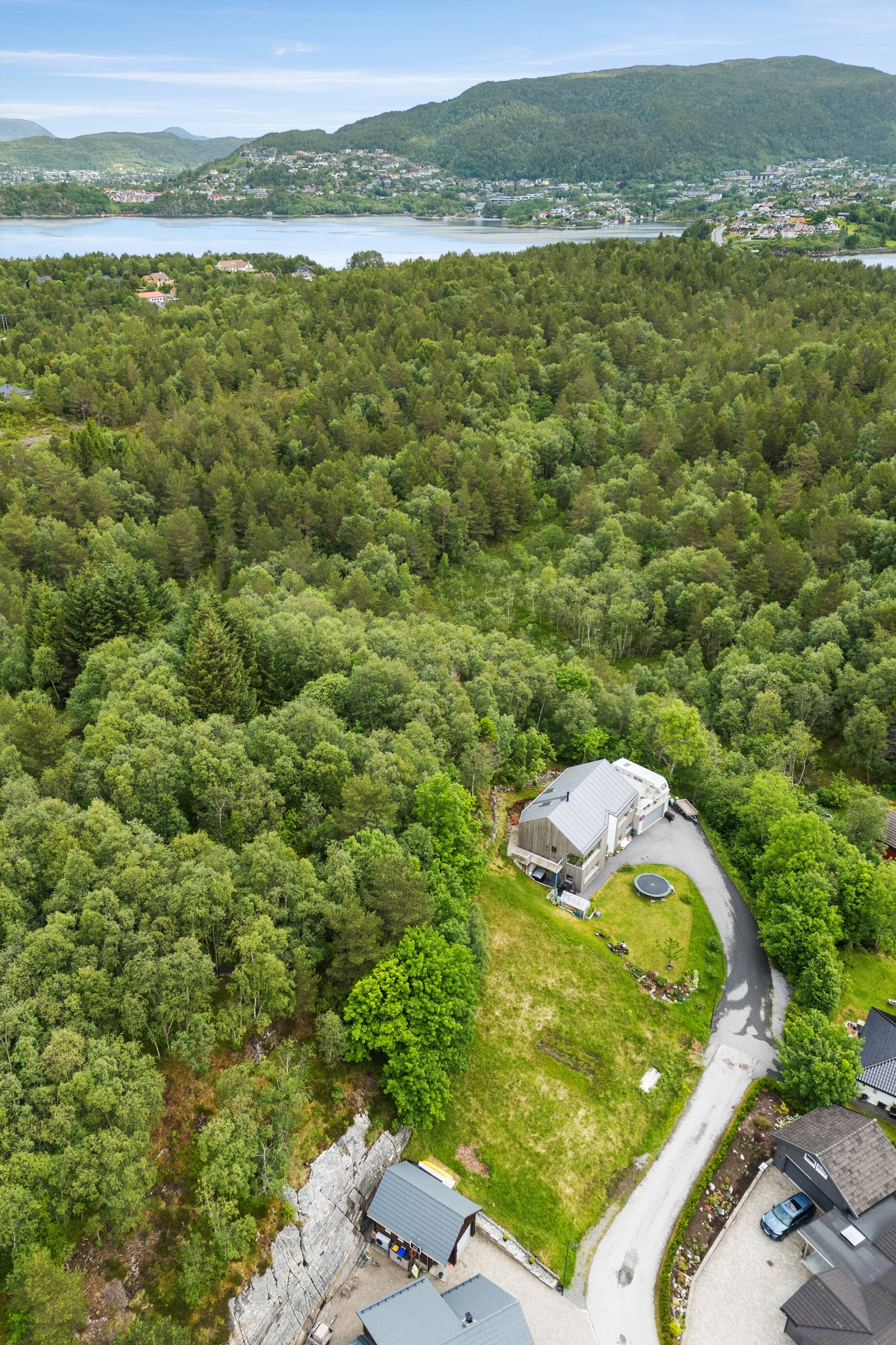 Det vil tilkomme gebyr på kr 55,-/kvm for oppgradering av gang- og sykkelveg på Humla/Tørla. Galleribilde