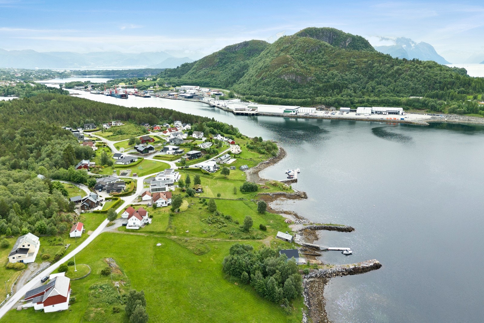 Det er fine omgivelser som omkranser området, med bademuligheter, turmuligheter og mye mer. Galleribilde