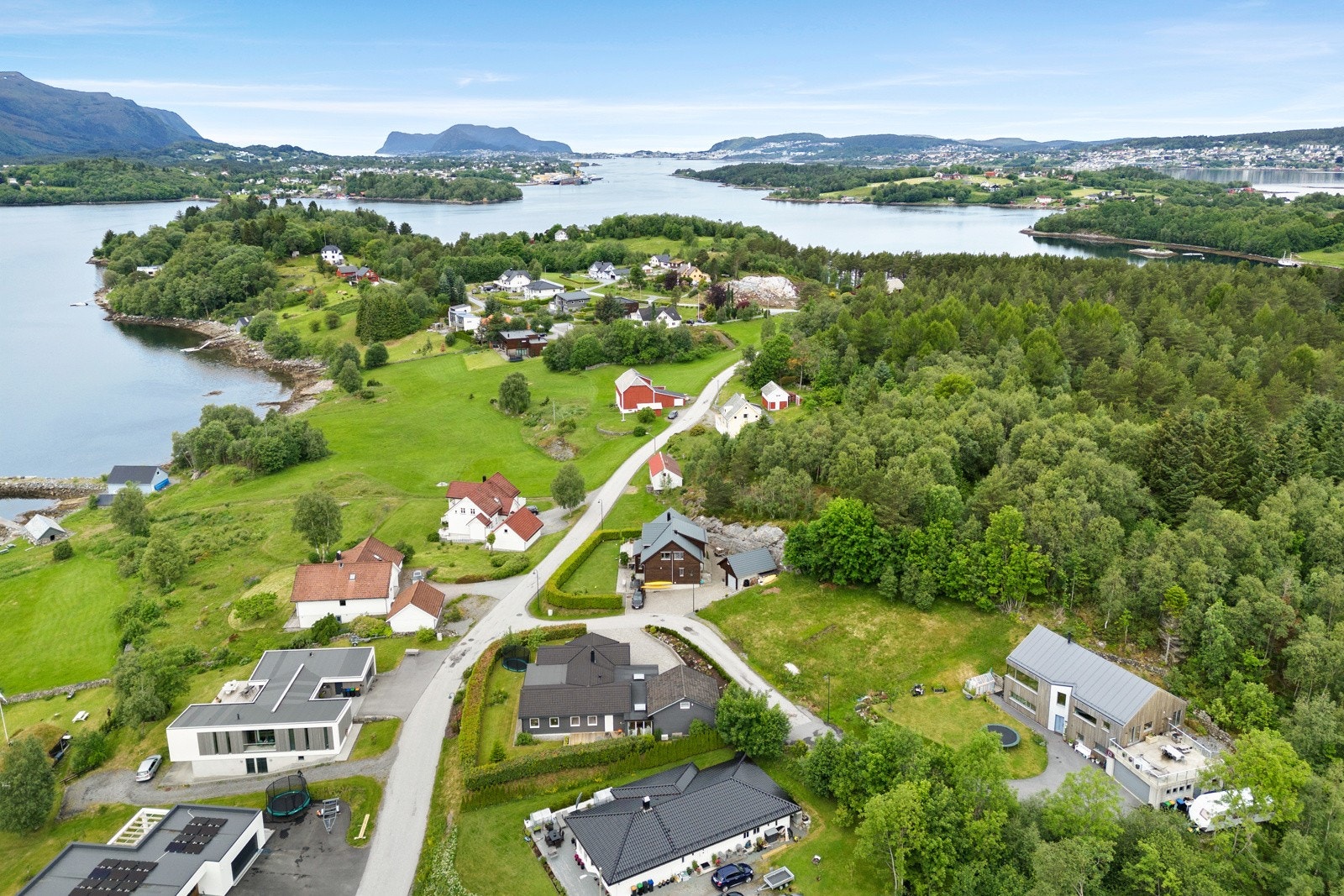 Dette er en flott boligtomt på 870 kvm i barnevennlige omgivelser. Galleribilde