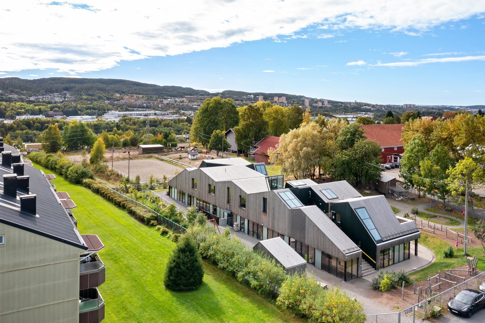 Meget barnevennlig område med flere barnehager, skoler og Nordtvet gård som ligger i umiddelbar nærhet. Galleribilde