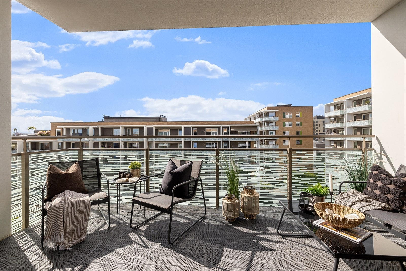 Her kan du møblere med en hyggelig sittegruppe, gass-/elektrisk grill eller annet ønskelig møblement. Galleribilde