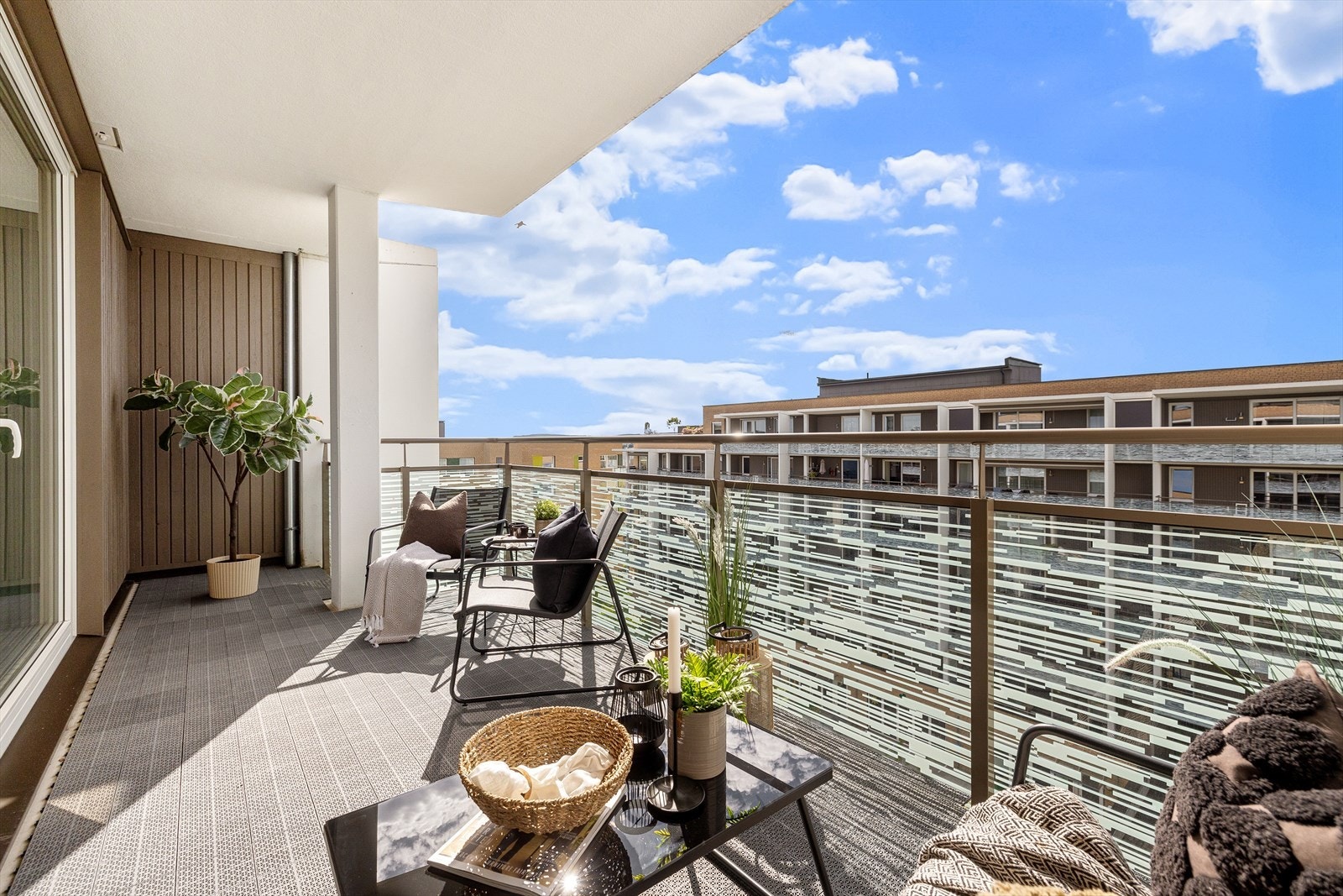 Balkongen er på ca.12 kvm. Galleribilde