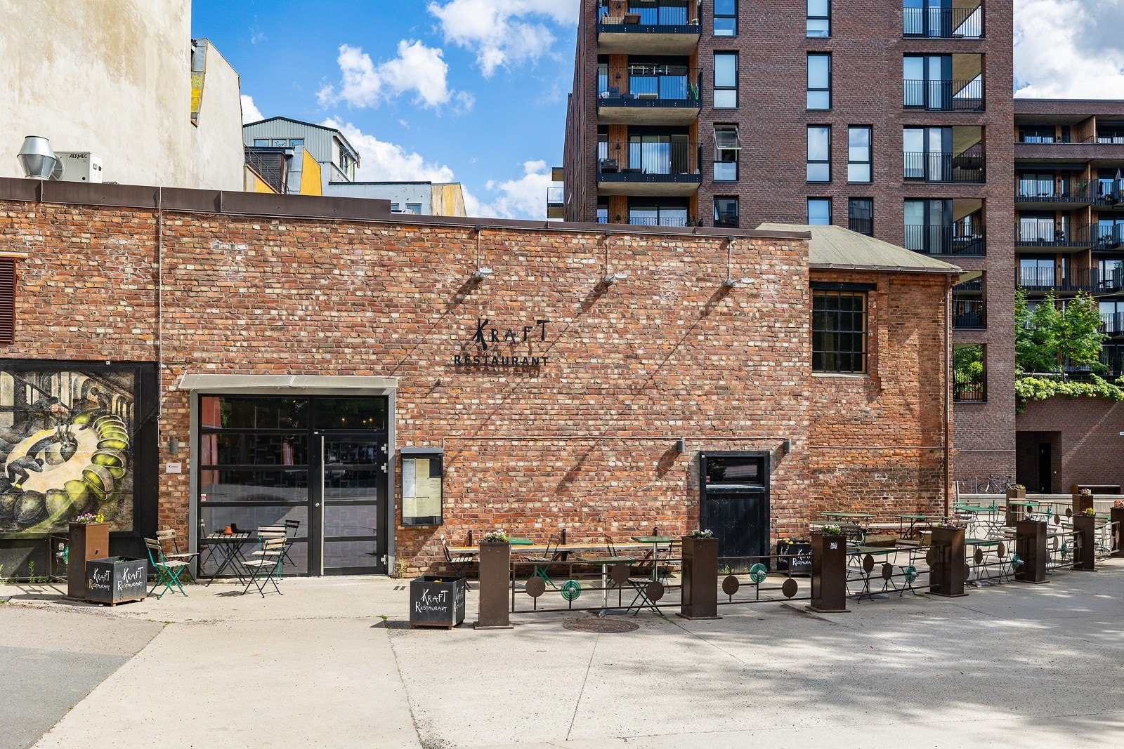 Et steinkast unna leiligheten finner du den flotte restauranten Kraft som har fokus på skandinavisk tradisjonskost. Galleribilde