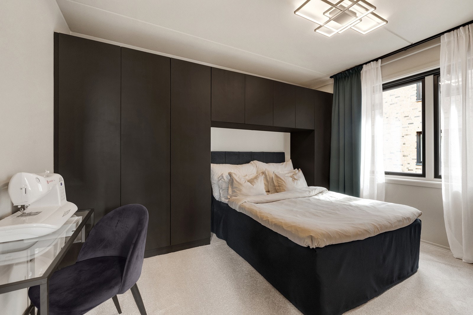 Det gis umiddelbart en lun og koselig stemning av å gå inn på soverommet. Galleribilde