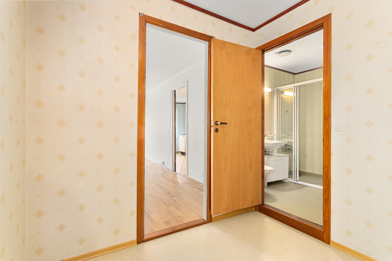 Gang og videre inn til stue og bad Galleribilde