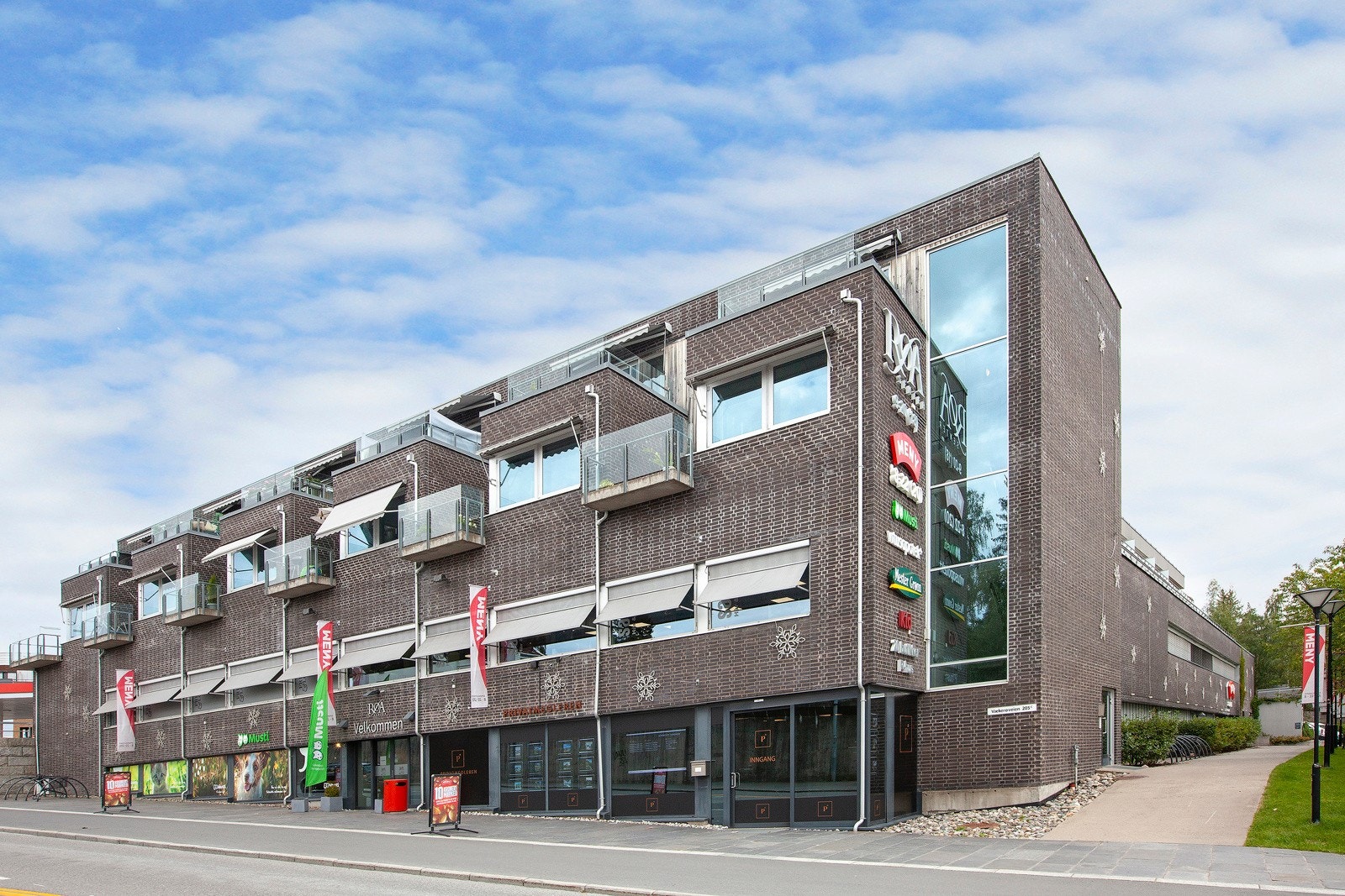 Kort avstand til Røa senter med et godt utvalg. Galleribilde