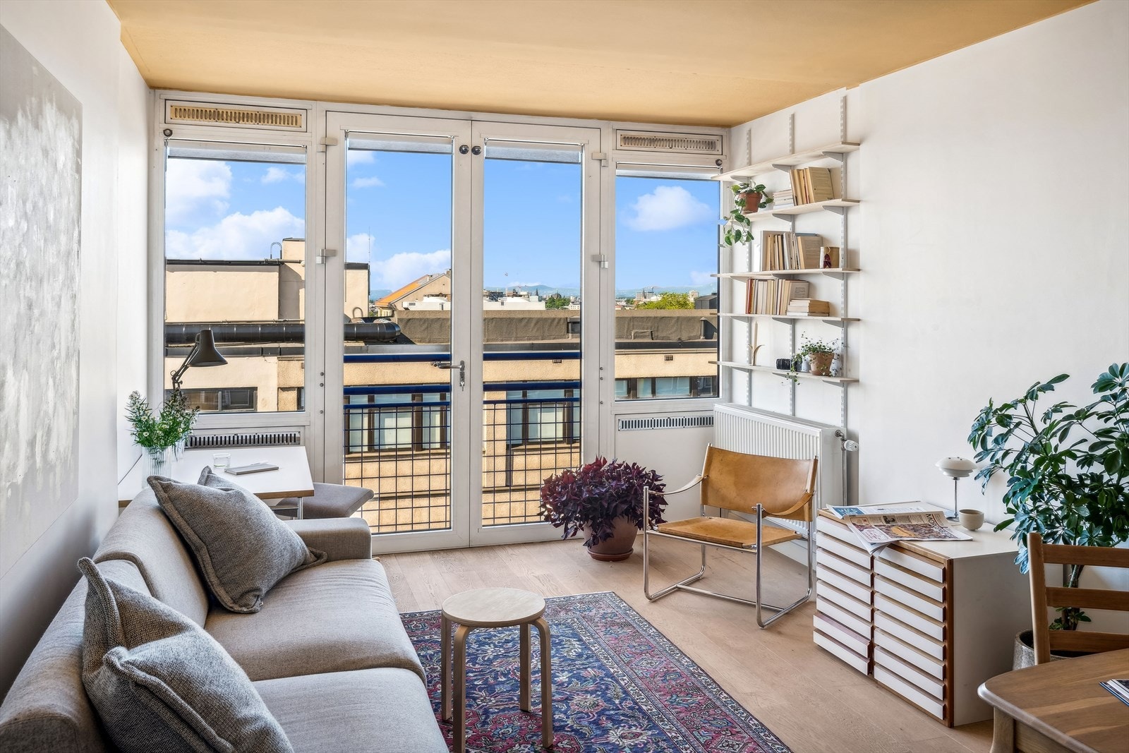 Når strømprisene stiger er det godt å vite at oppvarming av boligen er inkludert i felleskostnadene. For øvrig er felleskostnadene kun 3 000,- Galleribilde