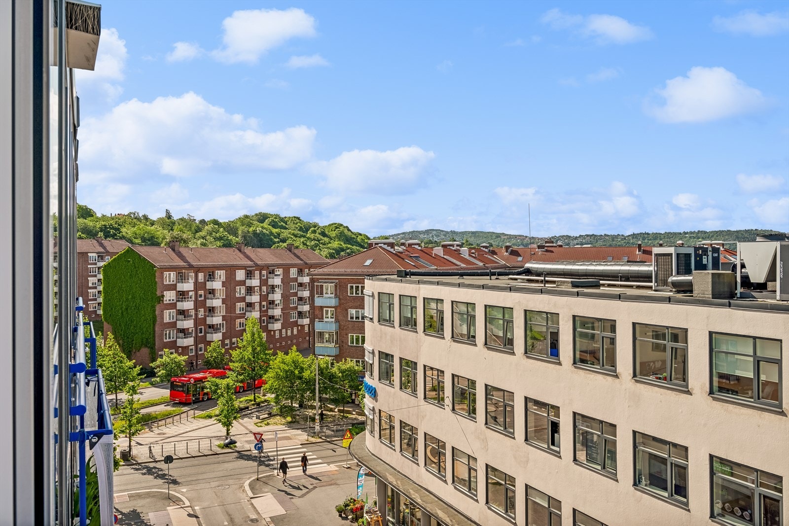 Leiligheten befinner seg i byggets øverste etasje! Galleribilde