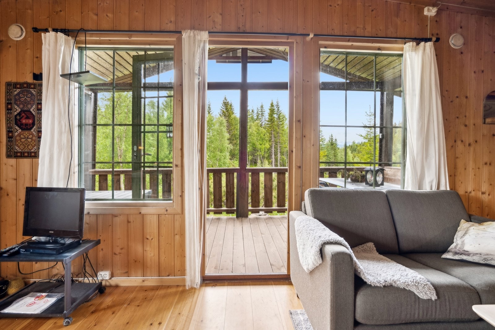 Utgang til veranda fra stuen Galleribilde