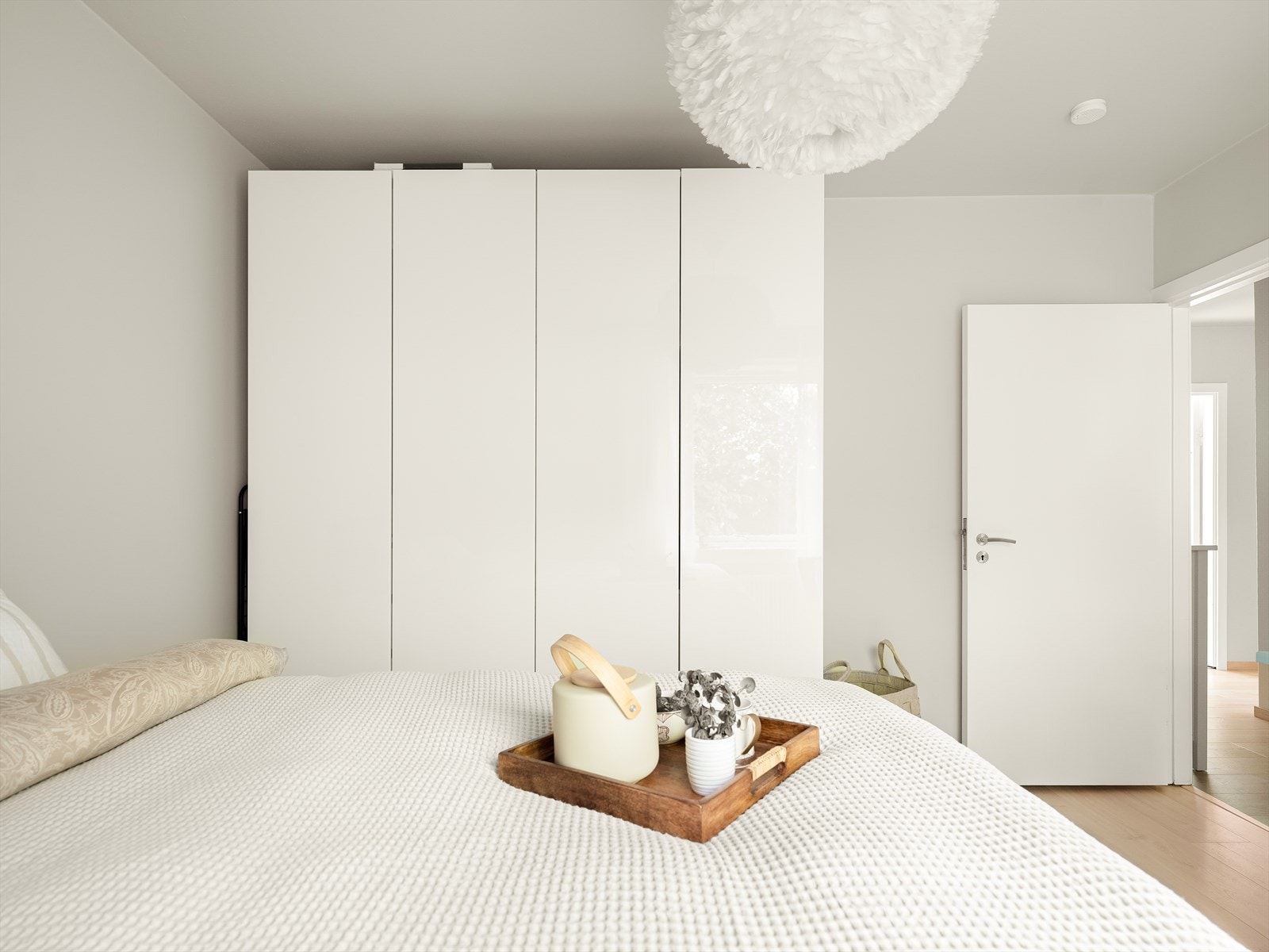 Soverommet har en romslig garderobe med god oppbevaringsplass. Galleribilde
