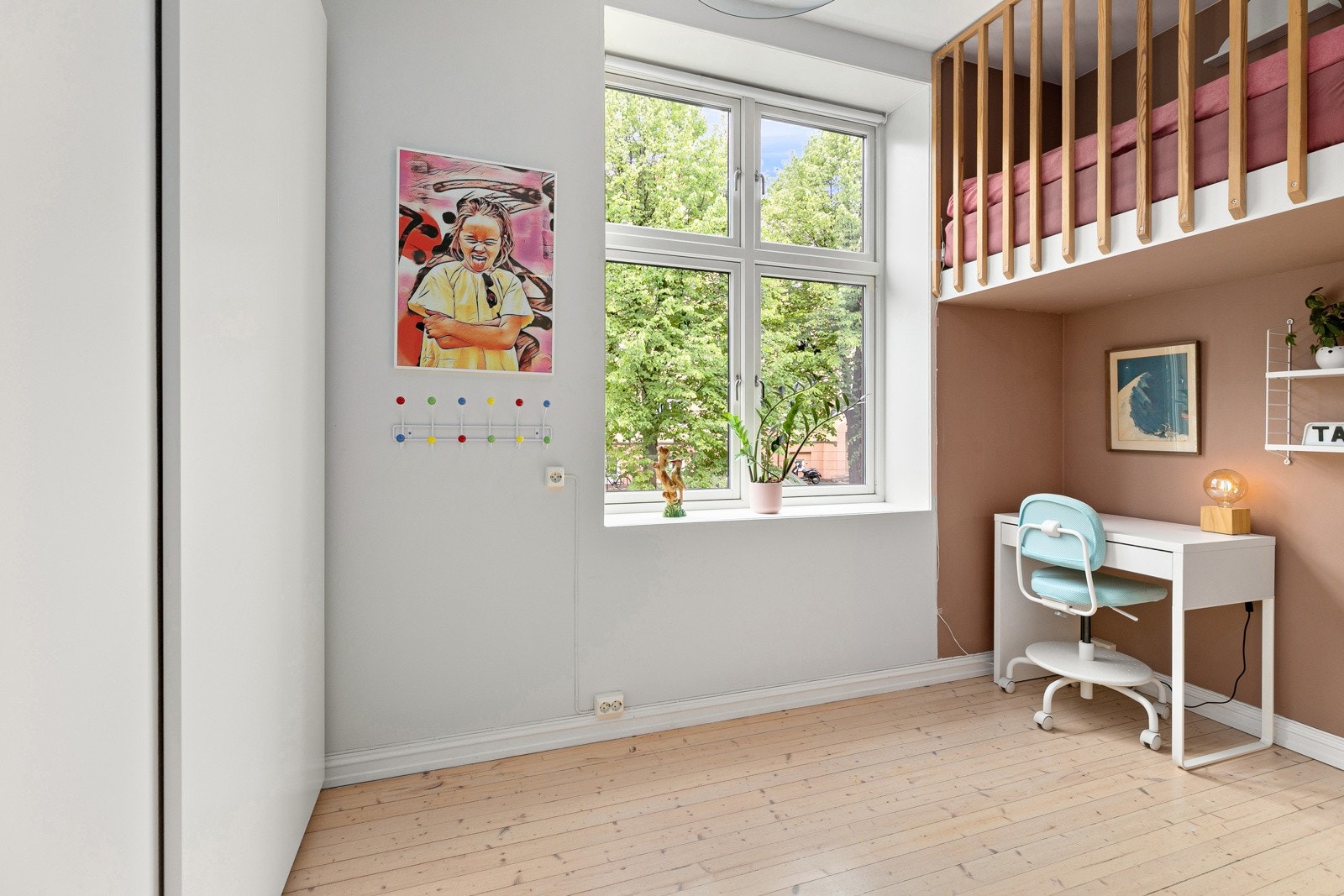 De store vinduene slipper inn godt med naturlig lys Galleribilde