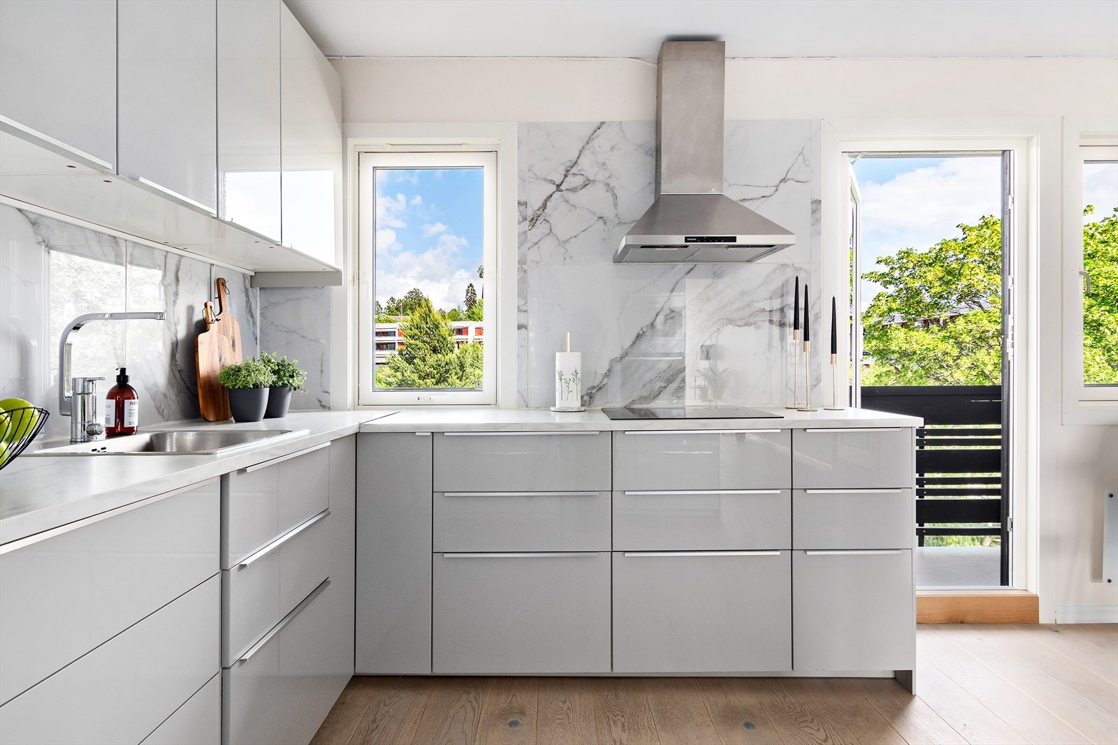 Her har man godt med skap- og benkeplass. Galleribilde