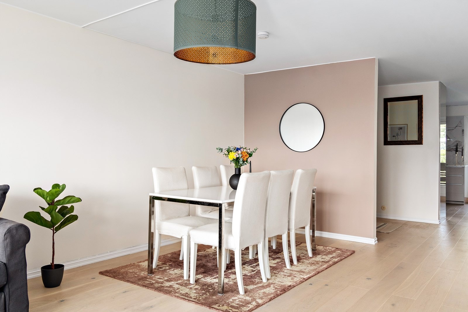 Hyggelig spisebordplass. Galleribilde