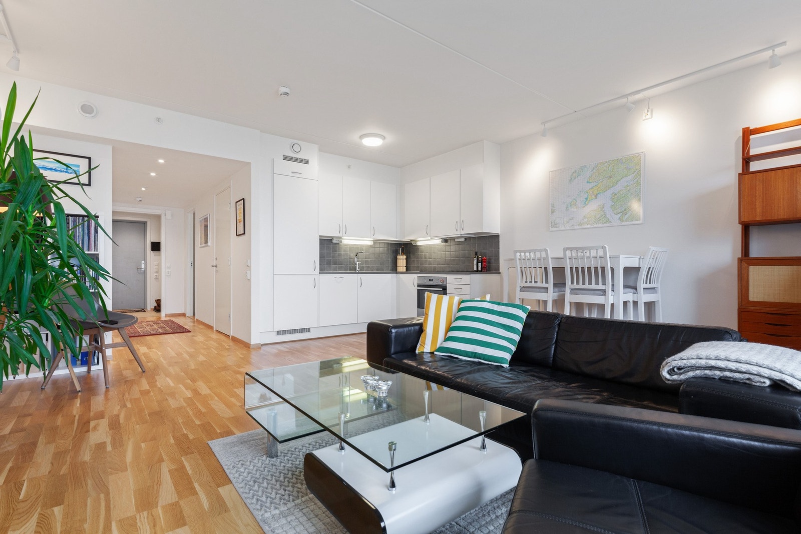 Lys og åpen stue-/kjøkkenløsning Galleribilde