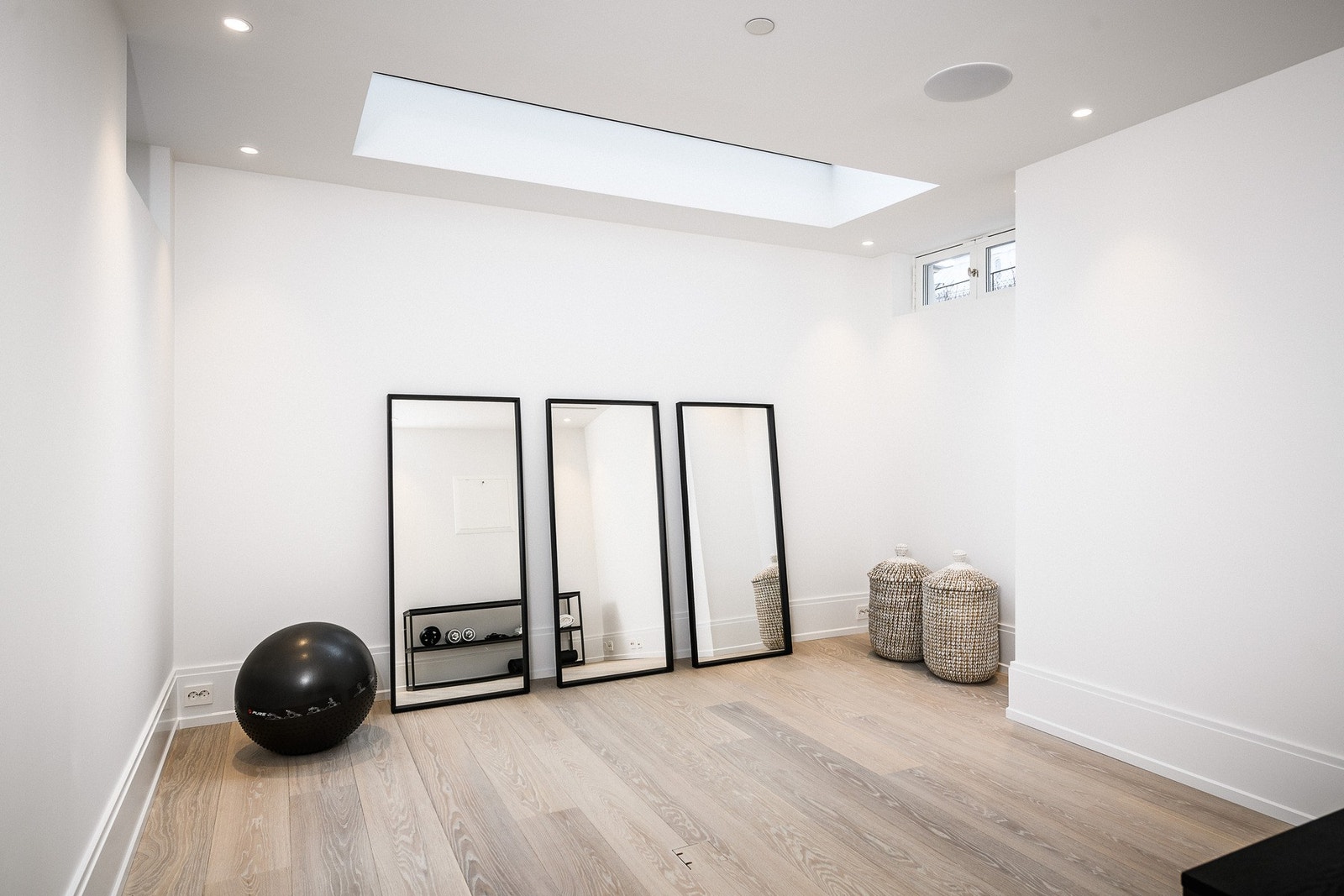 Trimrom med integrerte høyttalere. Galleribilde