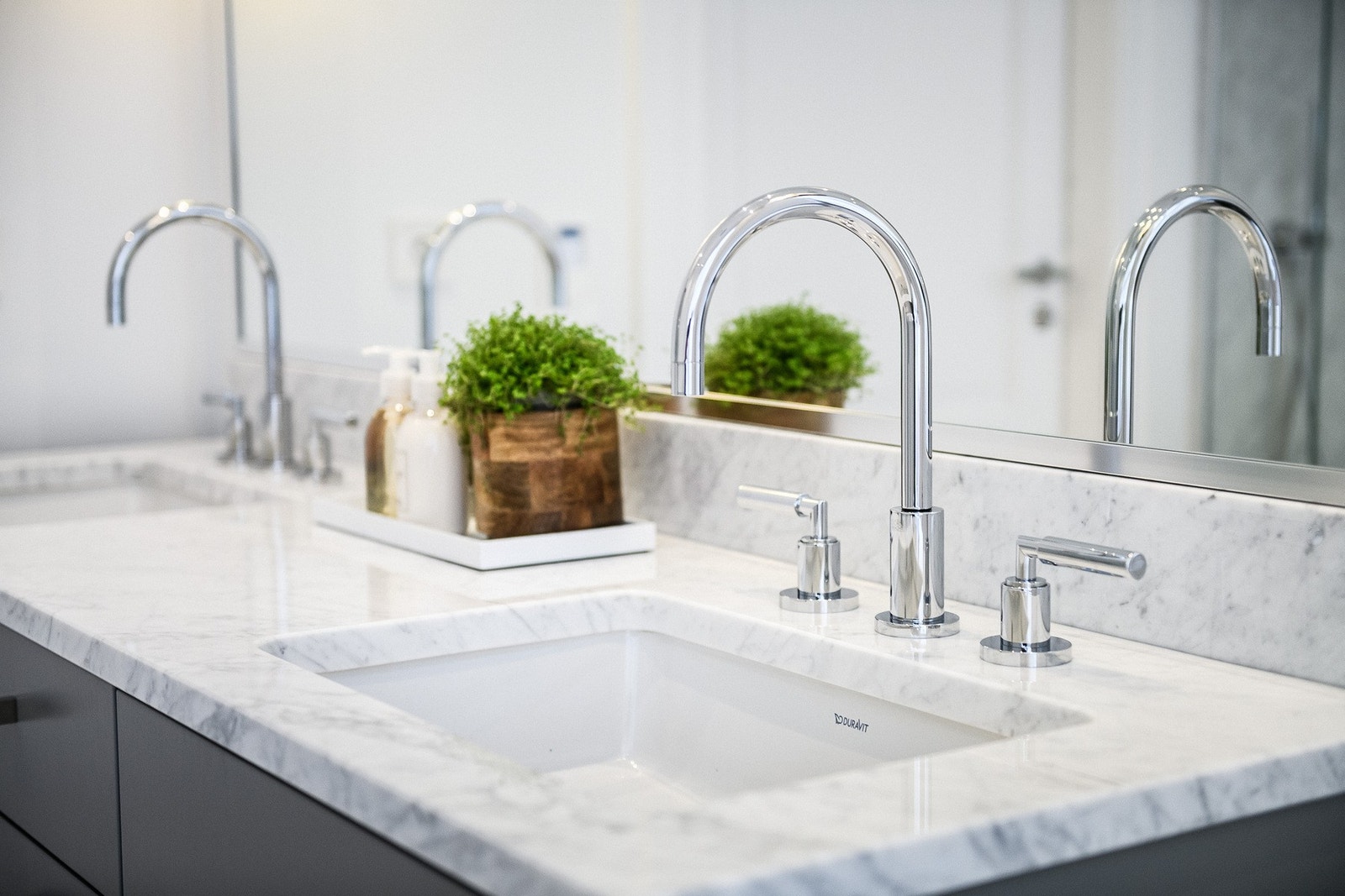 Eksklusiv dobbelservant. Galleribilde