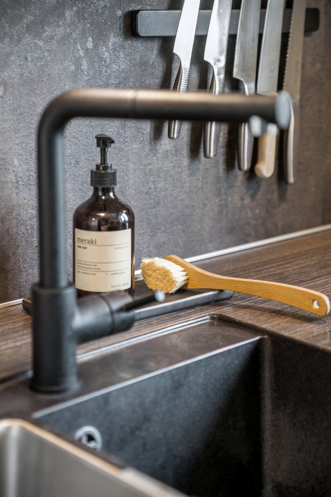 Da kjøkkenet ble pusset opp ble ingenting overlatt til tilfeldighetene, og hver eneste lille detalj er nøye planlagt for å tilpasse rommet på best mulig vis Galleribilde