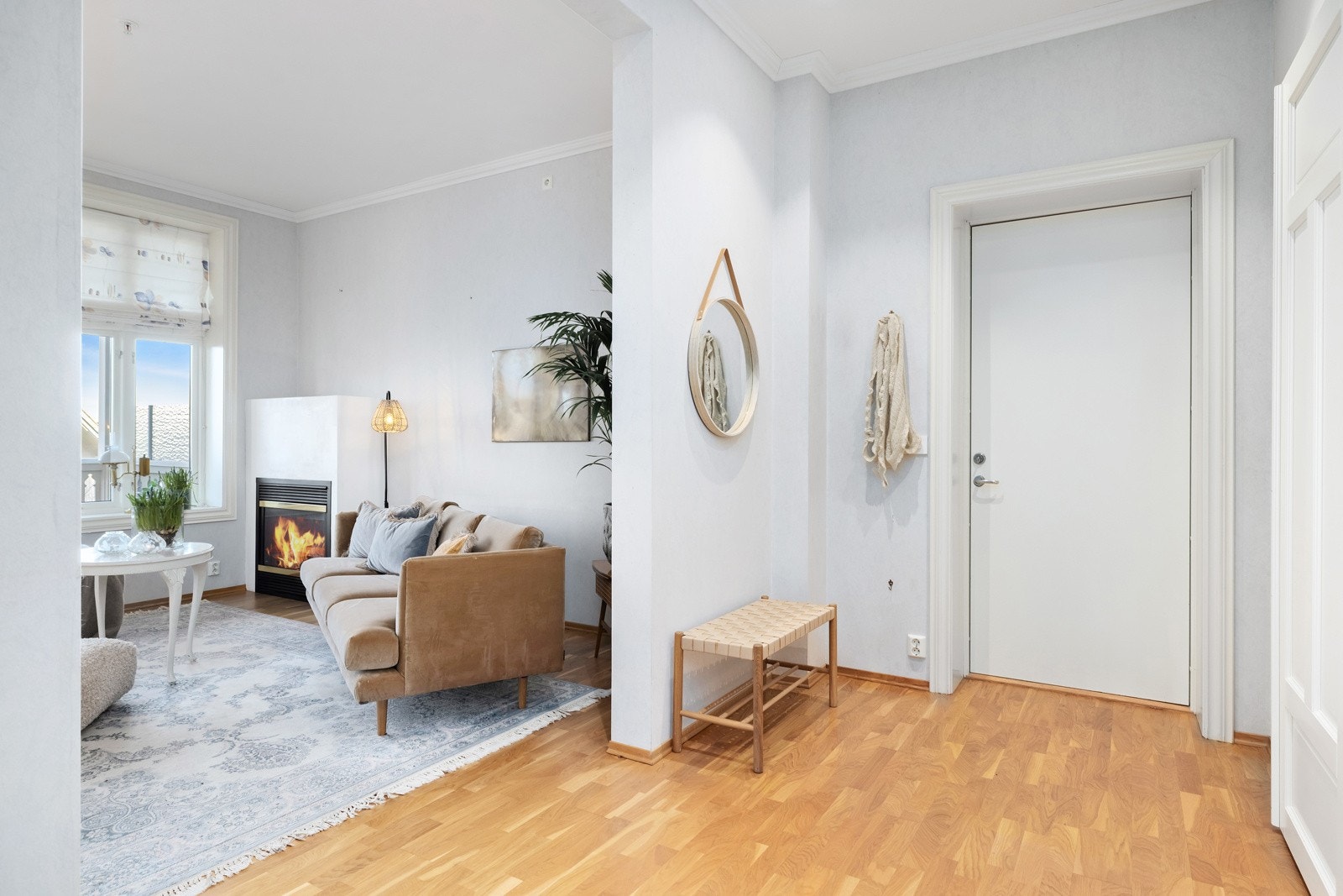 Stuen er lys og hyggelig Galleribilde